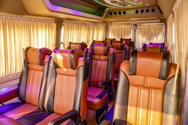 18-seater-tempo-traveller